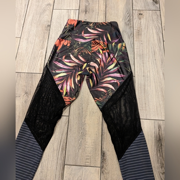 Women's ONZIE mesh panel leggings size M/L - Picture 2 of 8